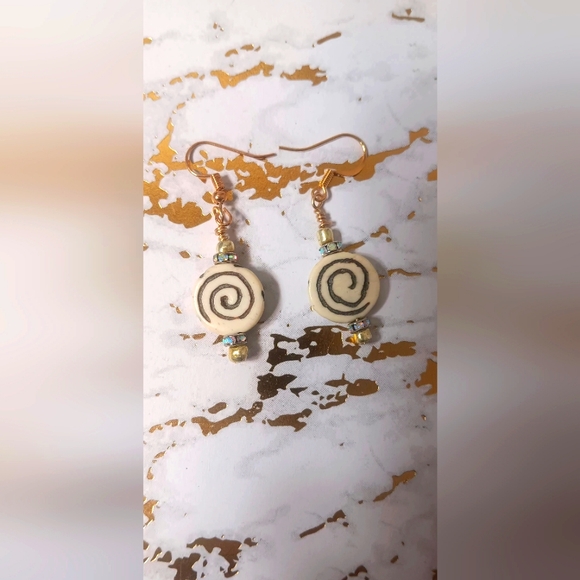 Handcrafted Beaded Dangle Minimalist Earrings By London Bridges - Picture 1 of 3